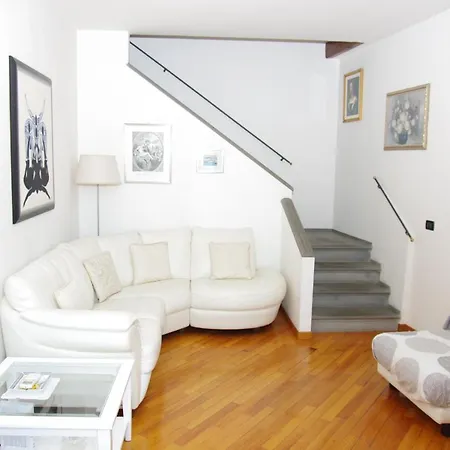 Artisti In With Great A/c Apartment